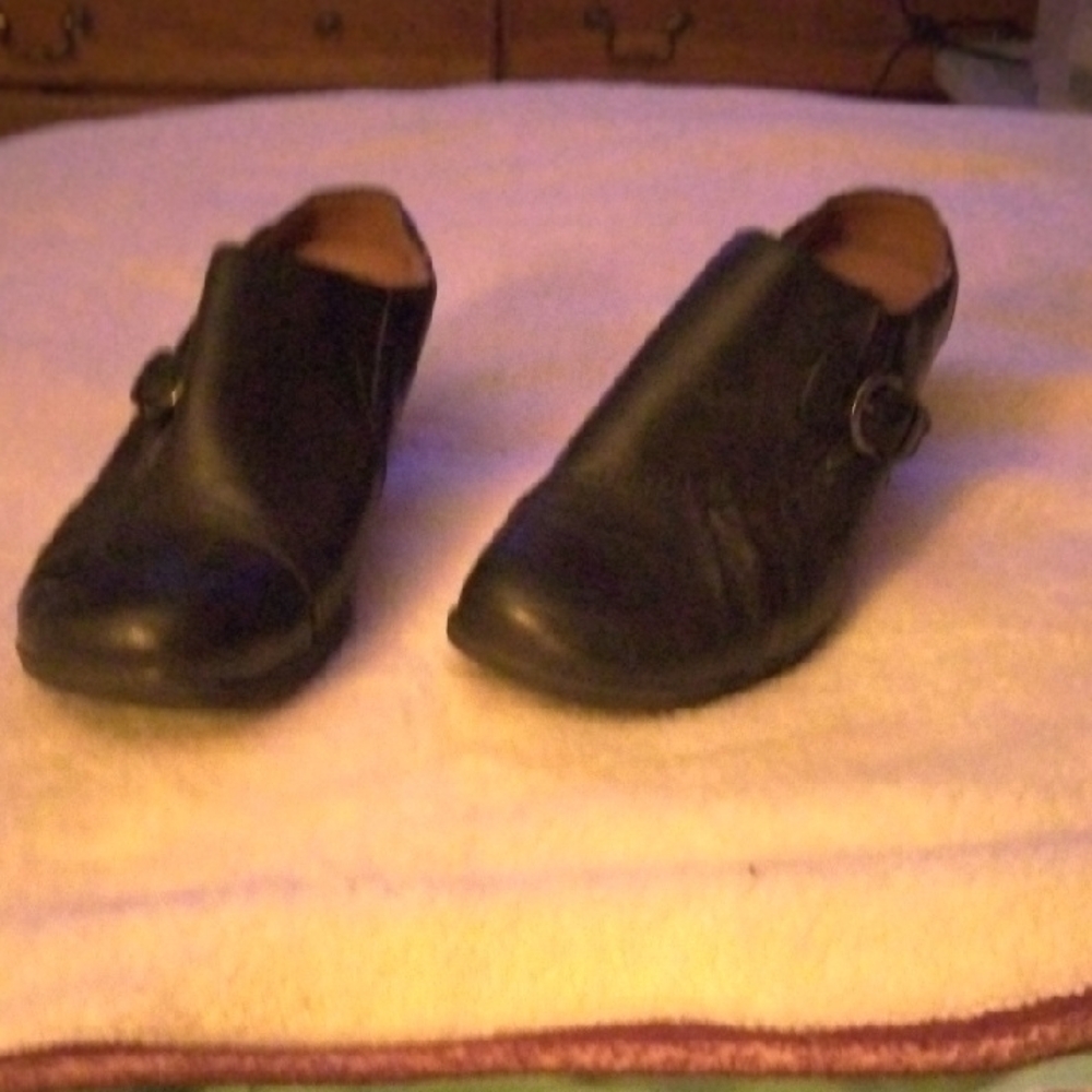Earth Spirit Black Leather Mules